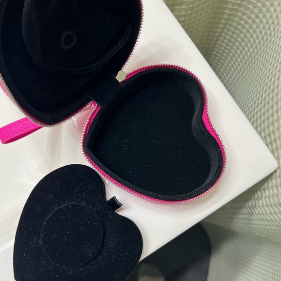 Pandora Fuchsia Heart Wristlet Jewelry box - Picture 3 of 3